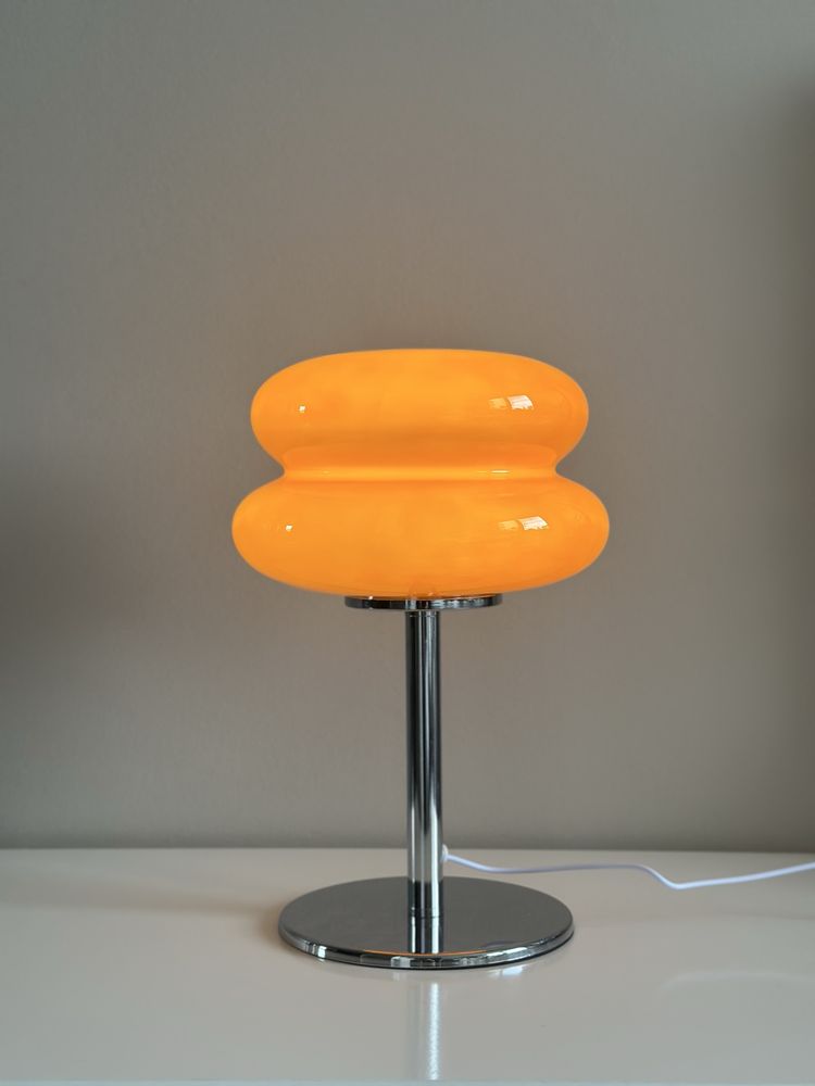 Pomarańczowa retro lampka