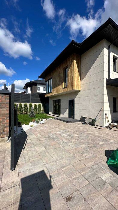 Просторий будинок в Лісниках з панорамним видом — мальовниче місце!