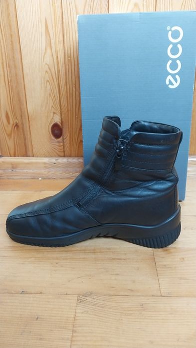 Продам женские кожаные зимние ботинки ECCO  Snow  Waterproof