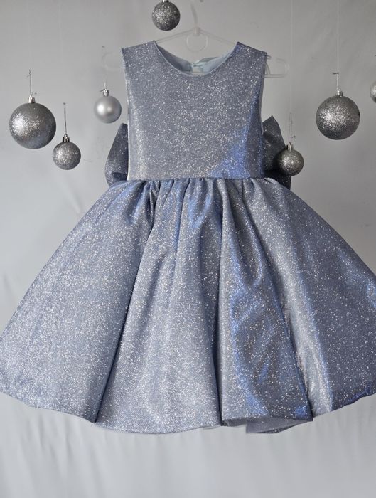 Нарядное платье на девочку 5-6 лет