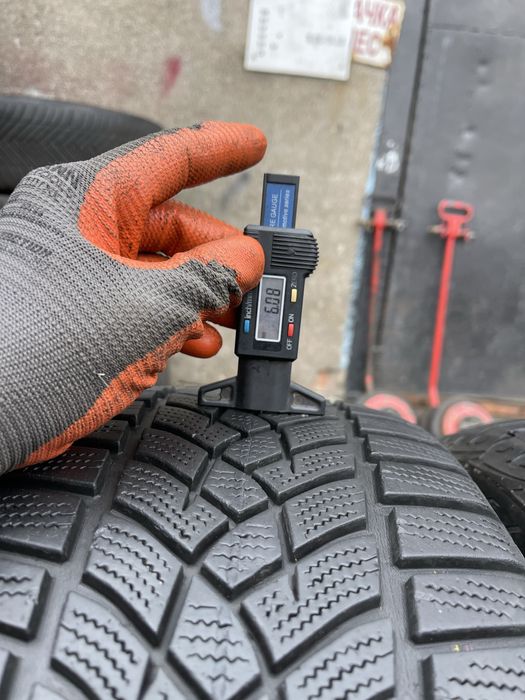 Шини 215/55/17 GoodYear UltraGrip зима 2шт