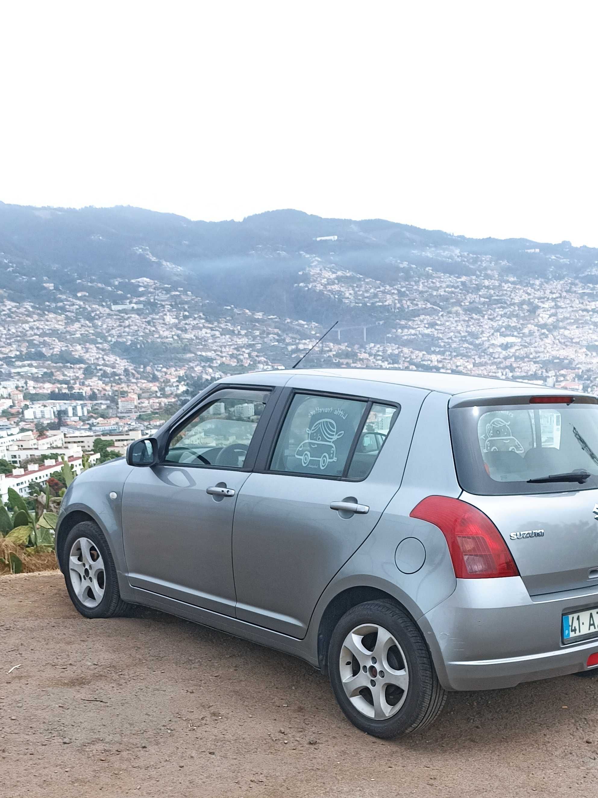 Vende-se Suzuki Swift 2005, gasolina, motor 1.3, 200 000 km.