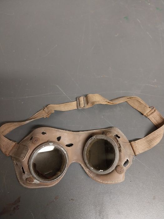 Stare okulary motocyklisty