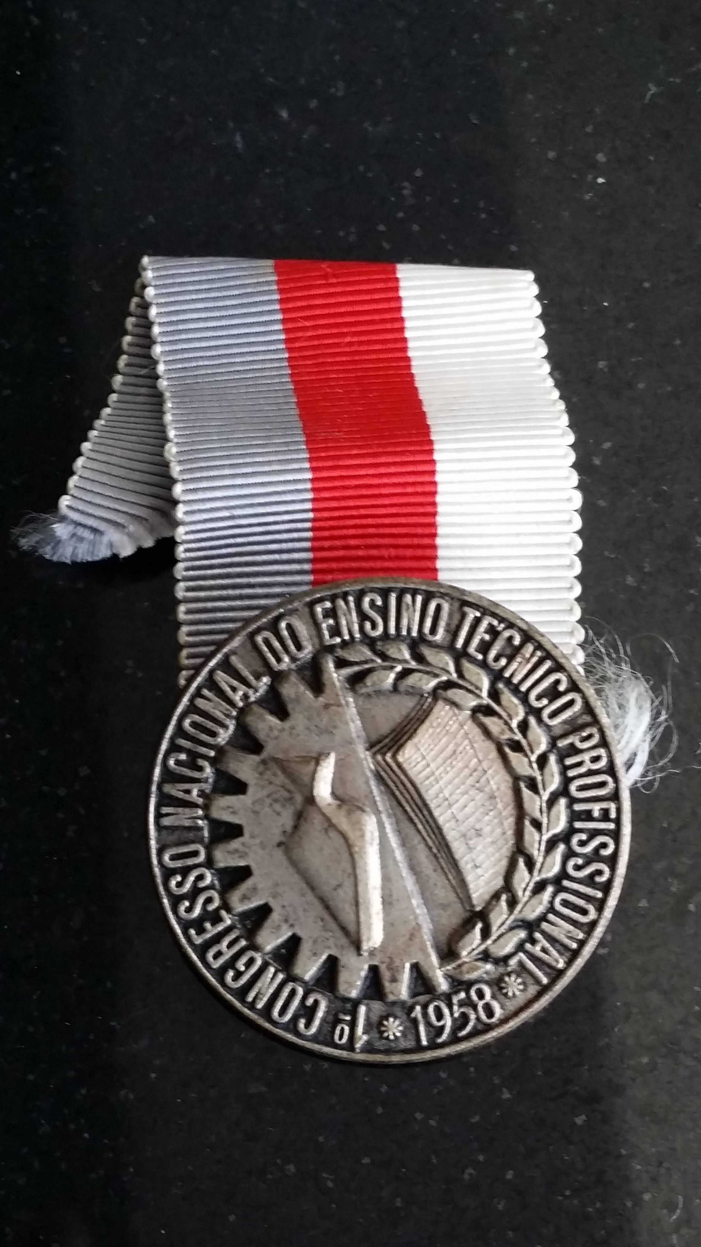 Pin Medalha Ensino Técnico Profissional primeiro congresso 1958