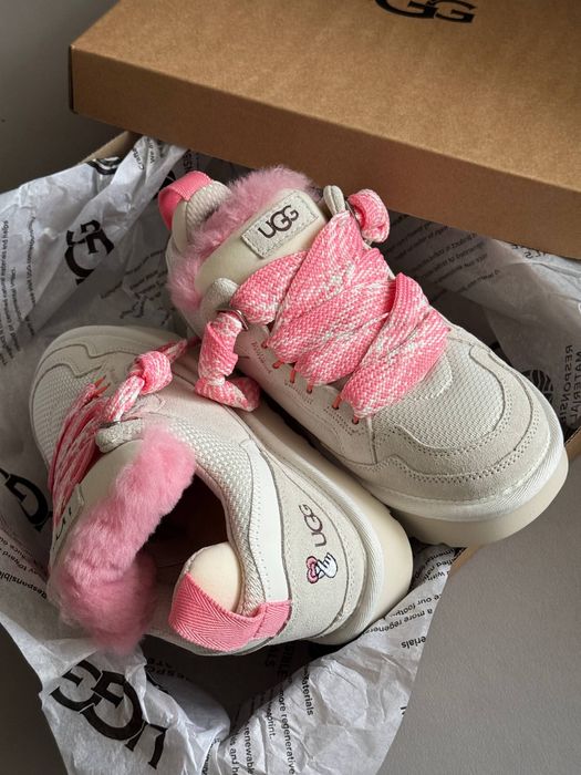 UGG Lowmel Grey Love