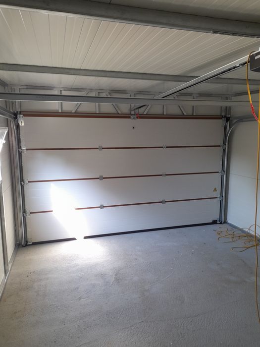 Garaż z płyty warstwowej płyta warstwowa PIR EPS izolacja profil ocynk