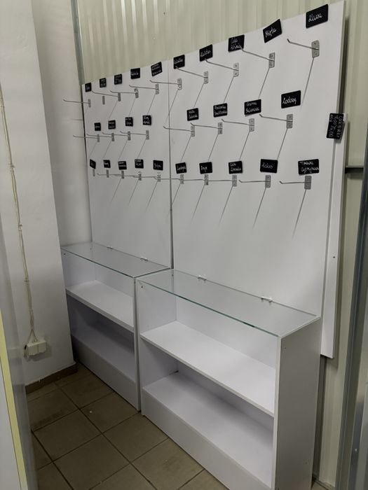 Meble/półki sklepowe,na akcesoria Gsm,cukiernia,sklep,garaż