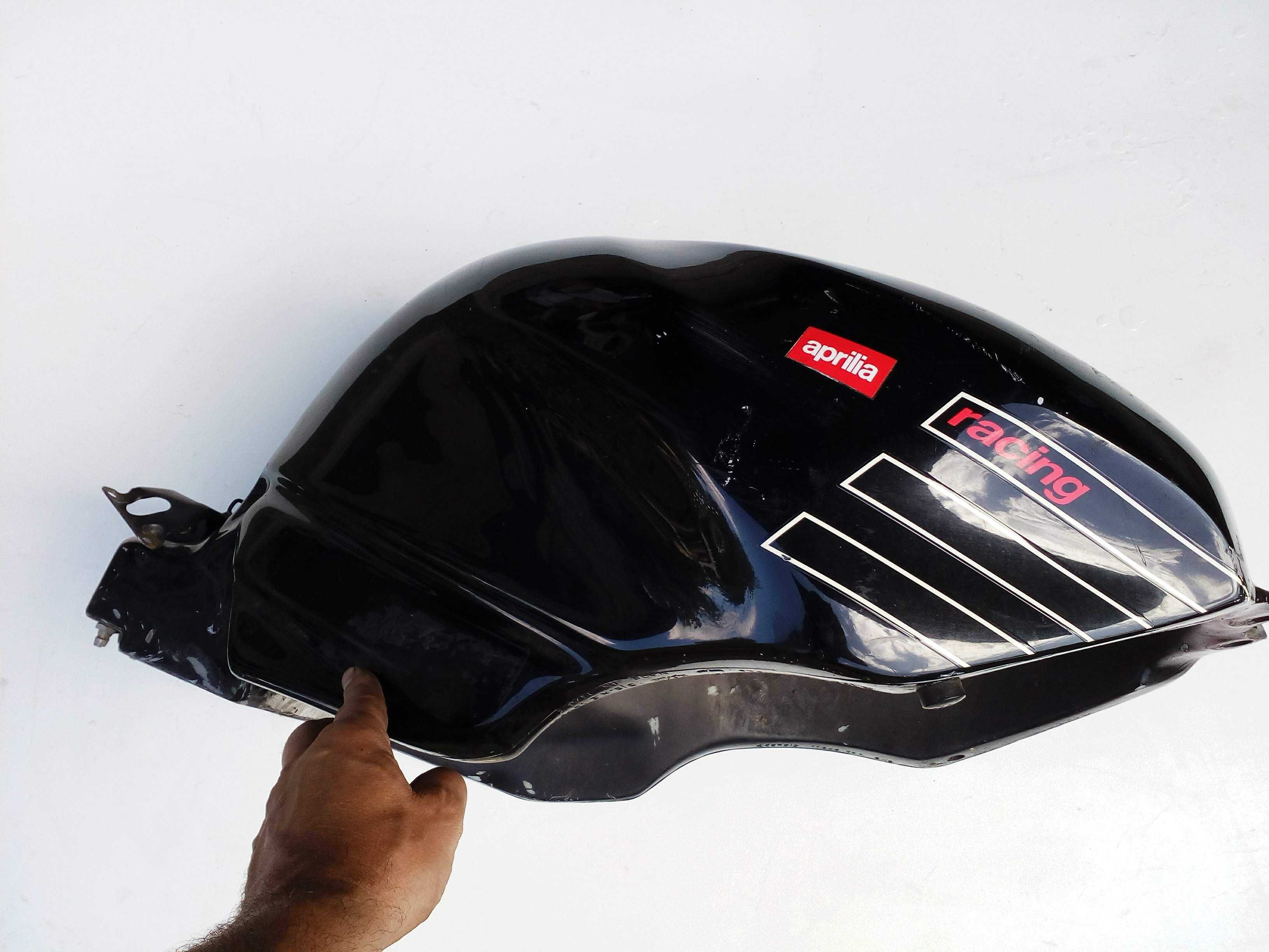 Aprilia rsv 1000 zbiornik paliwa bak
