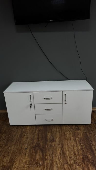 Офісна тумба під телевізор