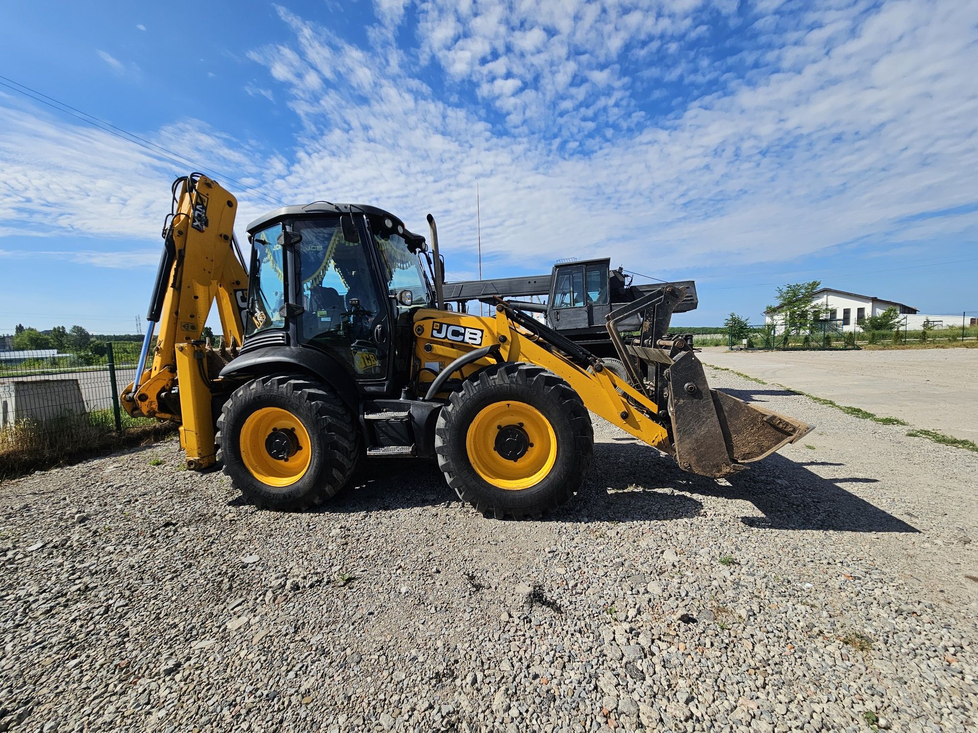 Продам  Екскаватор навантажувач JCB 4CX
