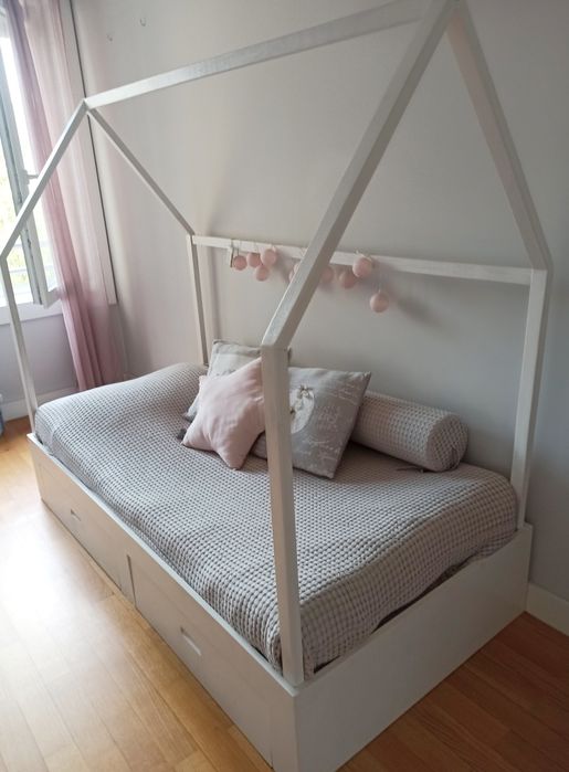 Cama de criança estilo Montessori