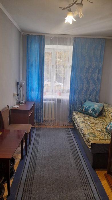 Кімната в двокімнатній квартирі