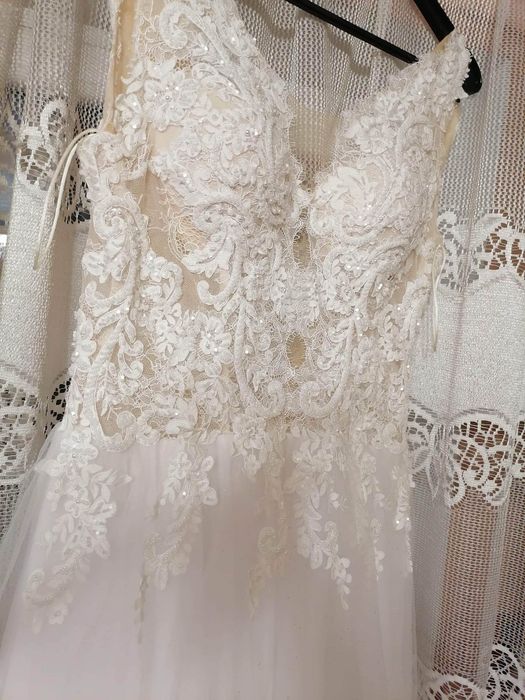 Suknia ślubna biala