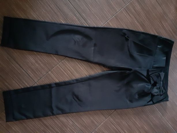 Spodnie damskie eleganckie czarne z kieszeniami roz 36 śliski mate
