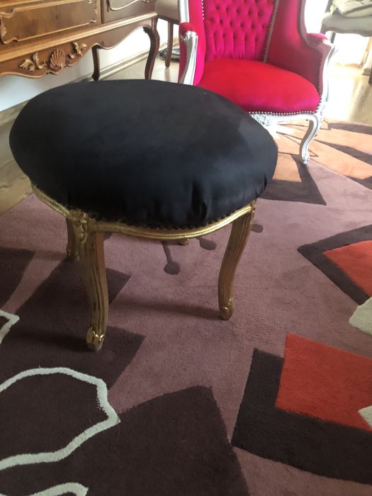 Pufa na złotych nogach