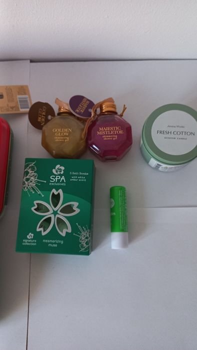 Box prezentowy w walizeczce kosmetyki prezent na mikolajki święta Boże