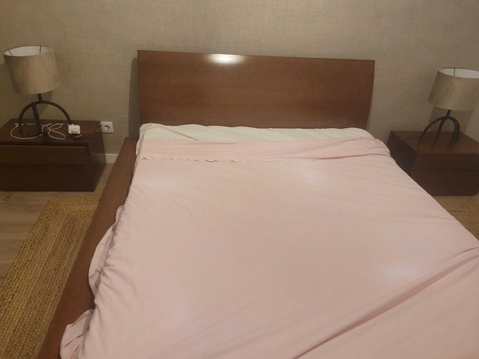 Cama de Casal - Fabricante A. Leal "Cerejeira - 195 cm * 160 Cm"