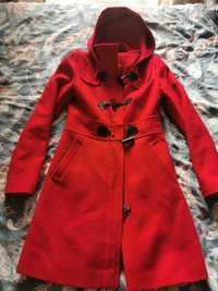 Piękny czerwony  płaszcz