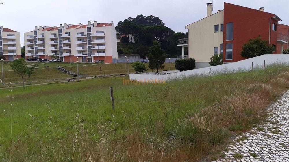 Excelente lote de terreno para construção de moradia na Fig. da Foz