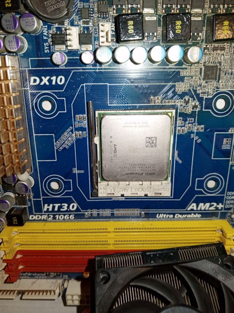 Płyta główna Gigabyte z procesorem phenom