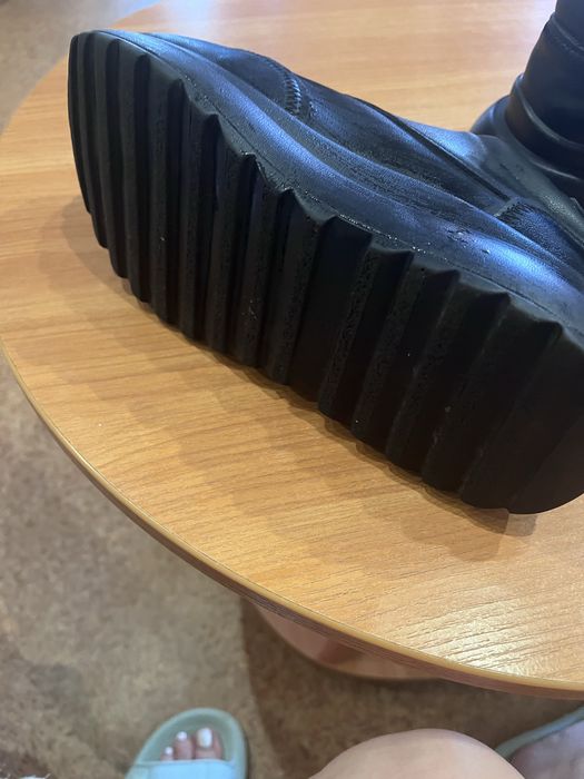 Продам шкіряні кросівки