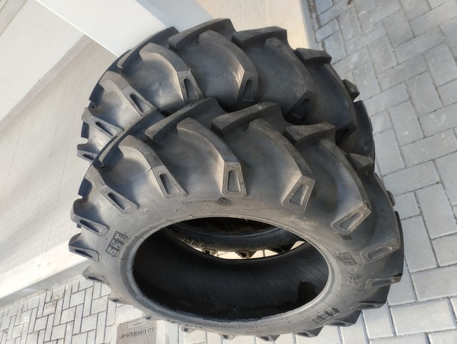 Pneus para trator novos 11.2-24 da marca BKT