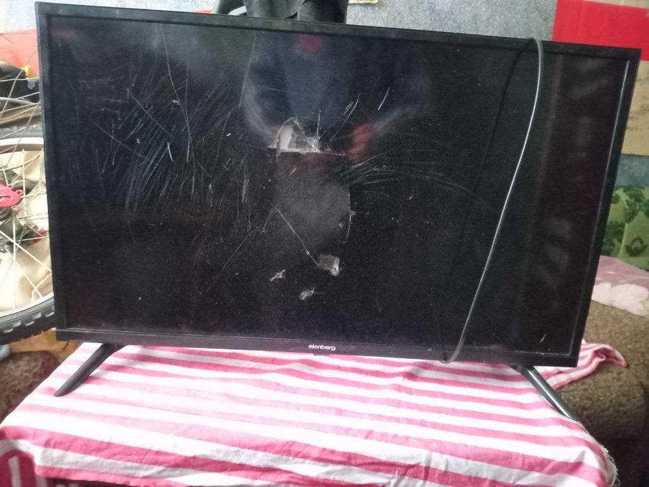 Плазма Elenberg 32BH400 на запчасти