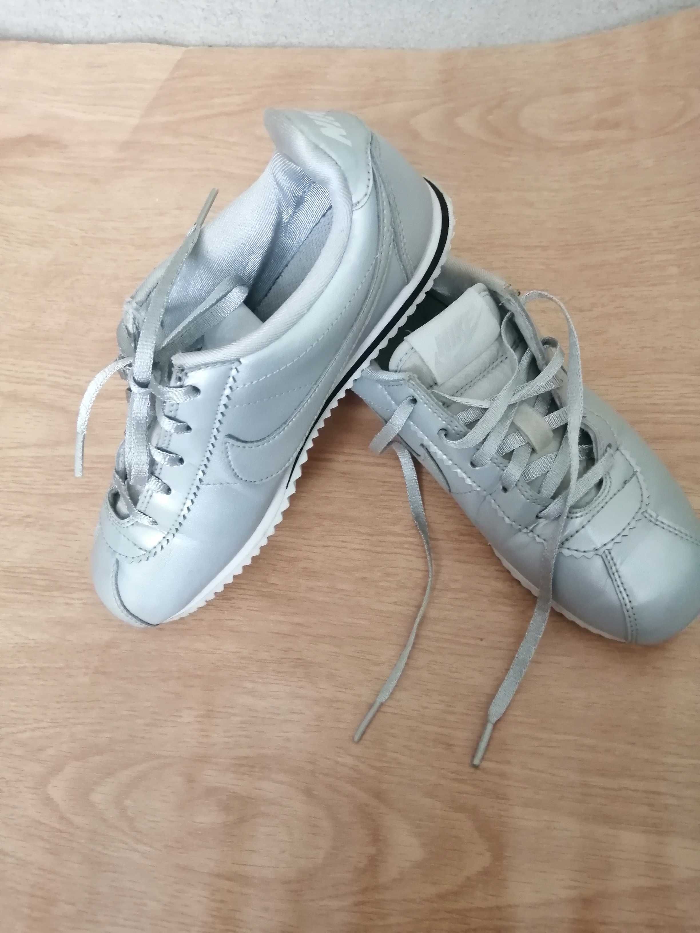 Кросівки Nike для дівчинки 34р.