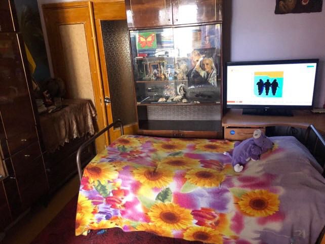 здається одна кімната в 3 кімнатній квартирі.