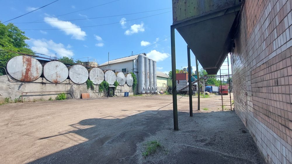 Продам завод з переробки насіння соняшника в олію.