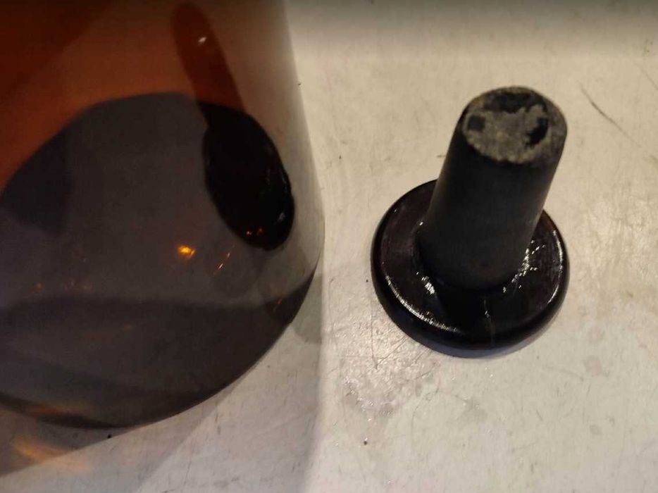 Przedwojenna brązowa szklana butla apteczna