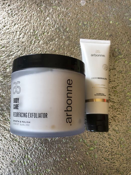 Zestaw peeling do ciala i krem nawilzajacy Arbonne