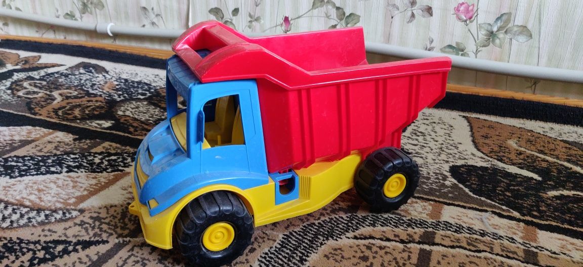 игрушечный грузовик