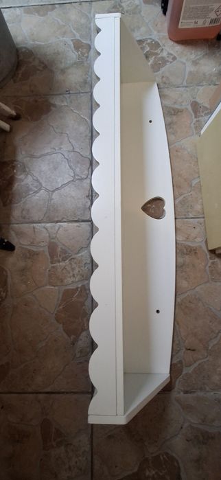 Prateleira para quarto de menina