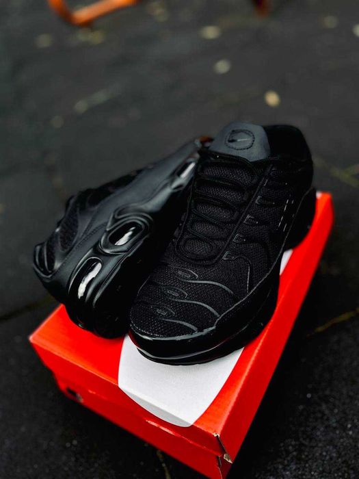 Мужские кроссовки Nike TN PLUS Черные Чоловічі кросівки найк ТН ПЛЮС