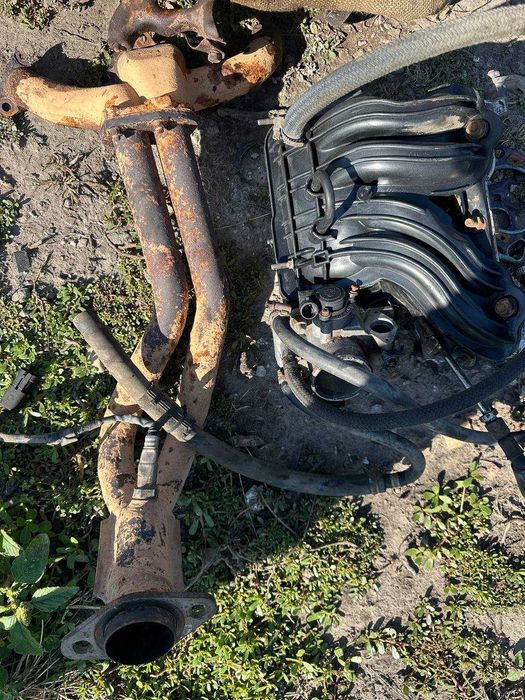 Впускной колектор выпускной ВАЗ 1.5 инжекторный 21099, 2114 2113 2115