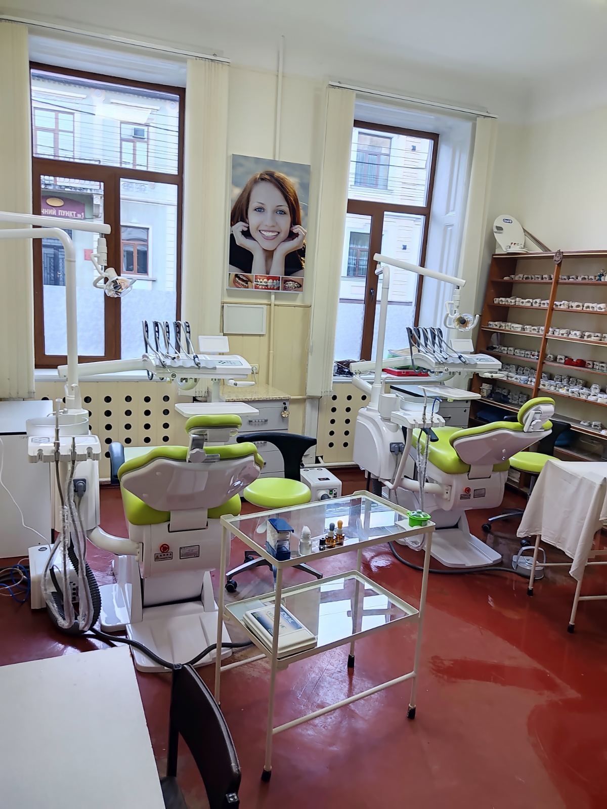 Продам готовий стоматологічний кабінет поруч Метро Вирлиця в Новому ЖК