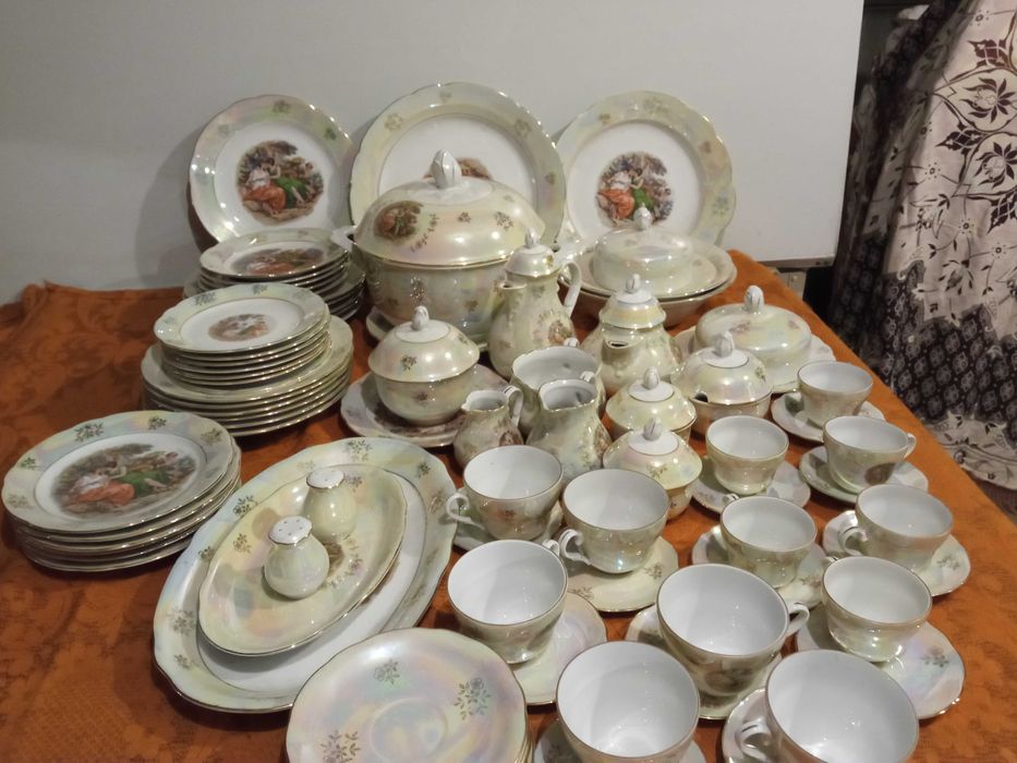 Продаж чайно столовий сервiз " Мадонна" ГДР   84 предметiв.