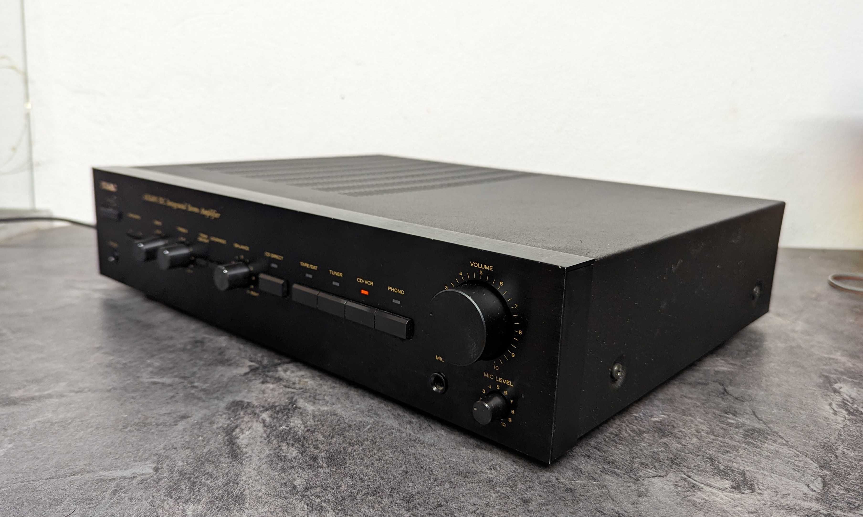 Стерео підсилювач TEAC A-X400.