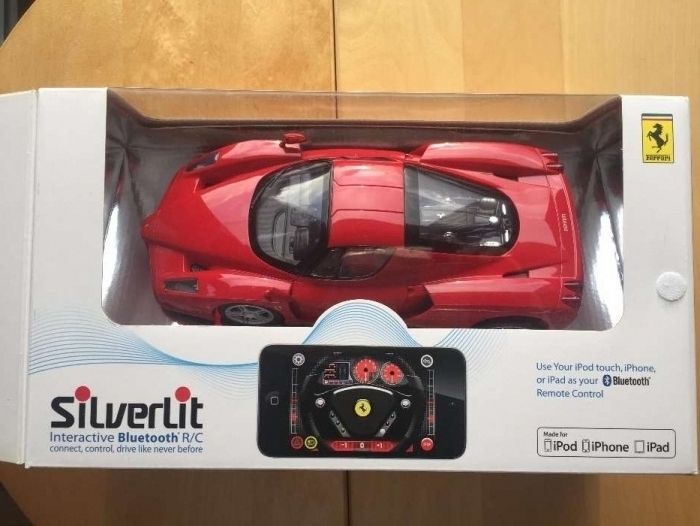 1:16 Ferrari R/C (zdalnie sterowany) iPhonem/iPadem/iPodem z Bluetooth