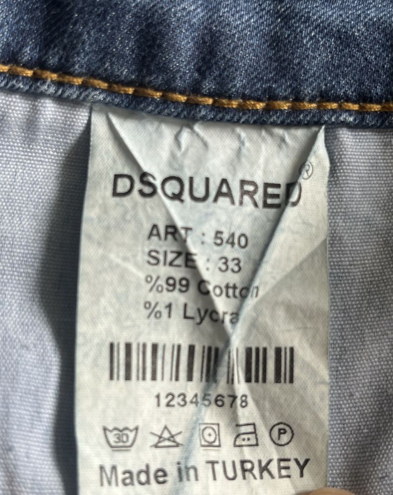 Krótkie spodenki dżinsowe marki DSQUARED, rozmiar  L