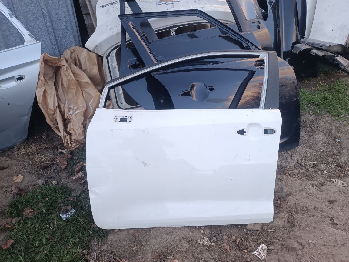DRZWI LEWE PRZEDNIE Przód lewy corolla e21