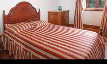 Cama de madeira usada