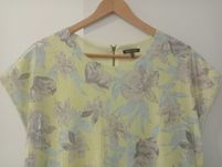 Vestido floral com lantejoulas
