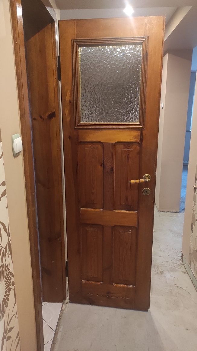 Drzwi drewniane sosna 80 i łazienkowe 60 prawe i lewe