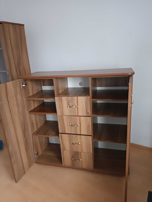 Regał + komoda używana do sprzedania, dobry stan.