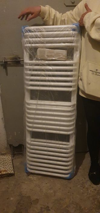 Grzejnik TYTUS 1260/440 RAL 9016