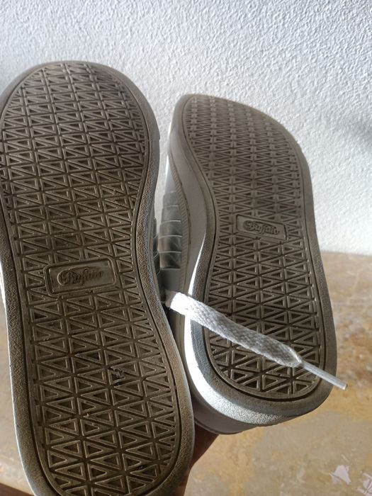 Tênis  brancos Buffalo