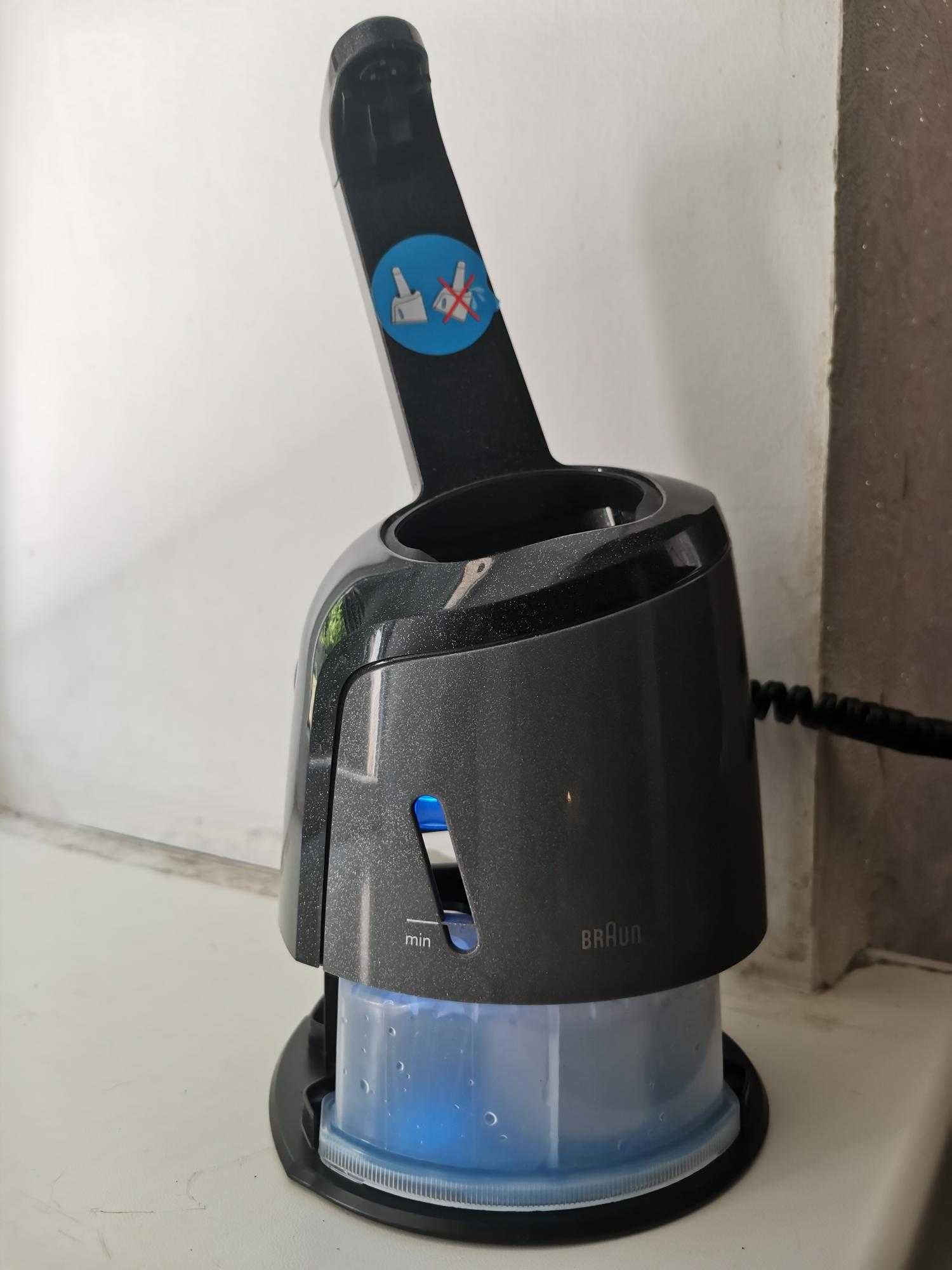 Станция зарядки и очистки для бритвы Braun 390-cc Series 3 Тип 5735
