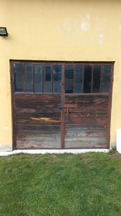 Drzwi garażowe skrzydłowe
